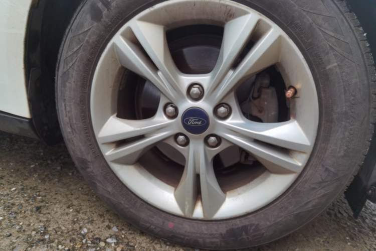 Used Ford Focus 2012 Sedan 1.6L Manual Fashion Edition Right Front Wheel Hub
