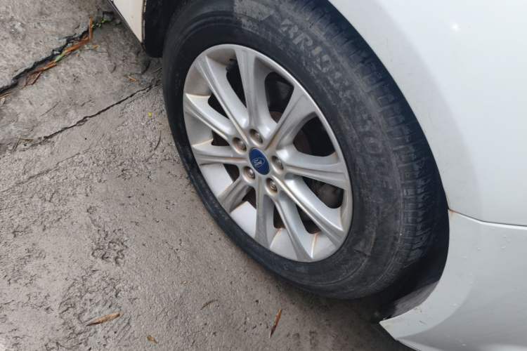 Used Ford Focus 2012 Sedan 1.6L Automatic Prestige Model Right Front Wheel Hub