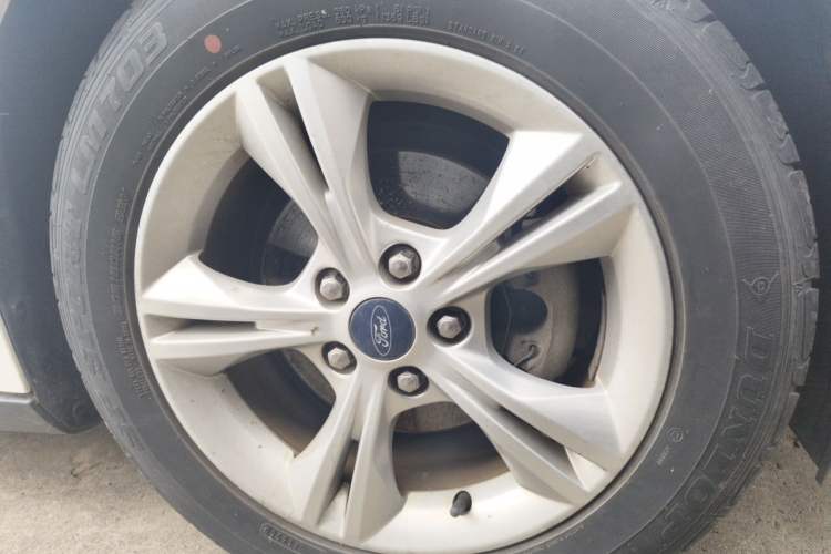 Used Ford Focus 2012 Hatchback 1.6L Automatic Fashion Edition Right Front Wheel Hub