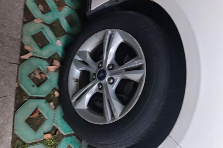 Used Ford Focus 2012 Hatchback 1.6L Automatic Fashion Edition Right Front Wheel Hub