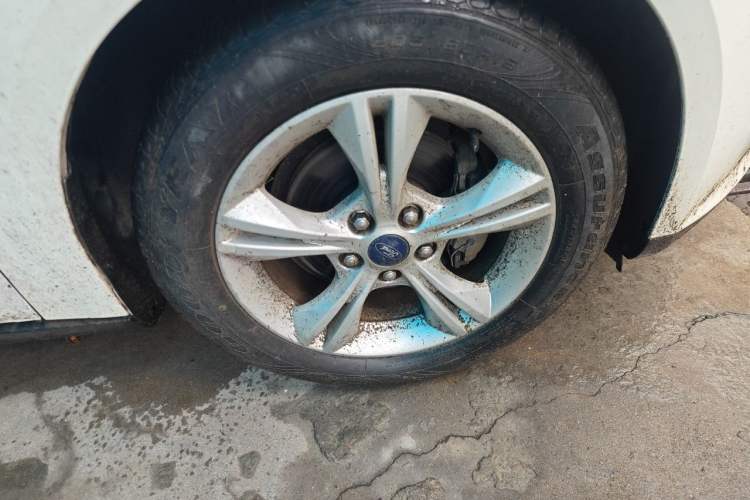 Used Ford Focus 2012 Sedan 1.6L Automatic Fashion Edition Right Front Wheel Hub