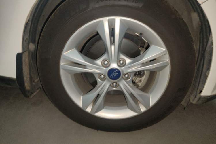 Used Ford Focus 2012 Hatchback 1.6L Automatic Fashion Edition Right Front Wheel Hub