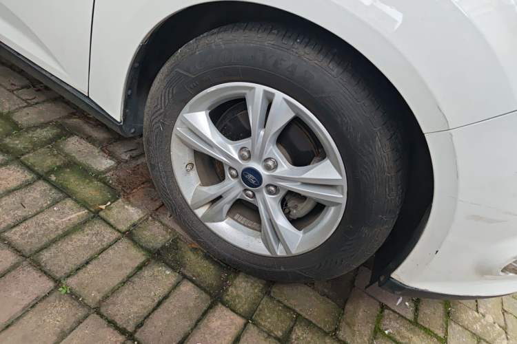 Used Ford Focus 2012 Sedan 1.6L Automatic Fashion Edition Right Front Wheel Hub