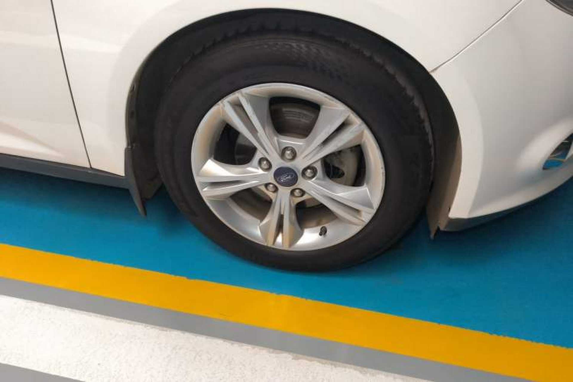 Used Ford Focus 2012 Hatchback 1.6L Manual Fashion Edition Right Front Wheel Hub