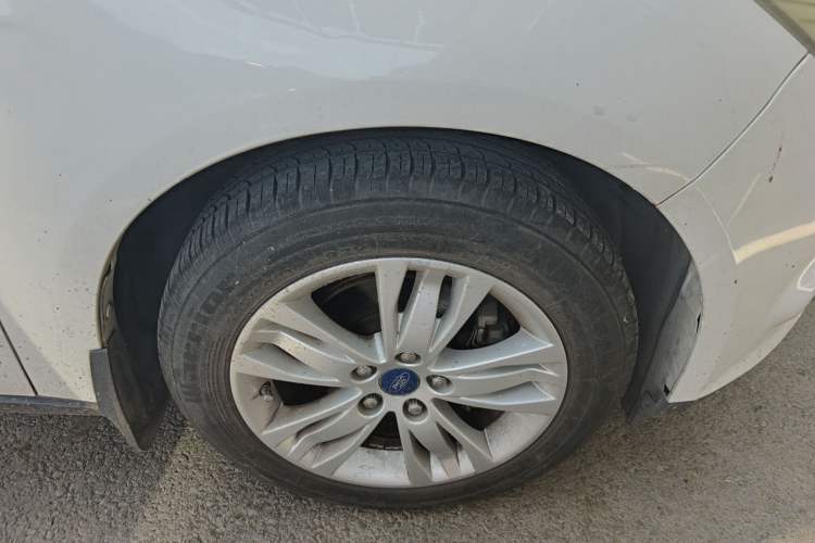 Used Ford Focus 2012 Hatchback 1.6L Automatic Comfort Model Right Front Wheel Hub