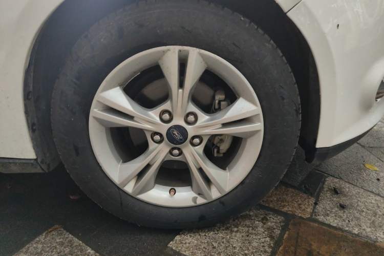 Used Ford Focus 2012 Sedan 1.6L Manual Fashion Edition Right Front Wheel Hub