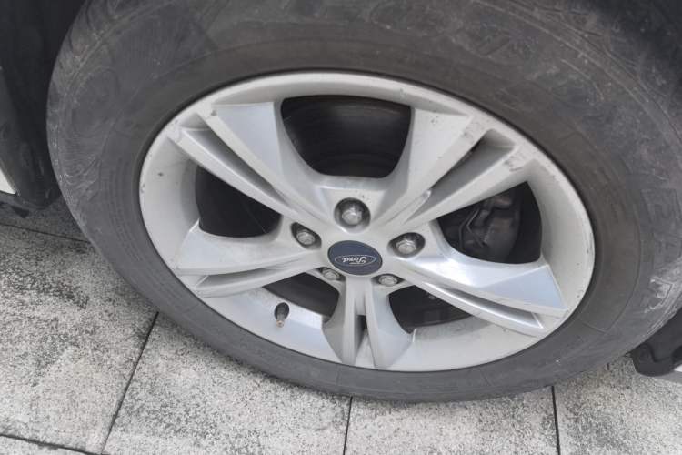 Used Ford Focus 2012 Hatchback 1.6L Automatic Fashion Edition Right Front Wheel Hub