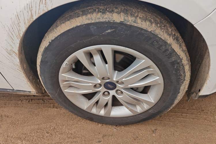 Used Ford Focus 2012 Hatchback 1.6L Automatic Comfort Model Right Front Wheel Hub