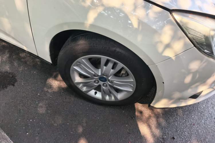Used Ford Focus 2012 Hatchback 1.6L Automatic Comfort Model Right Front Wheel Hub