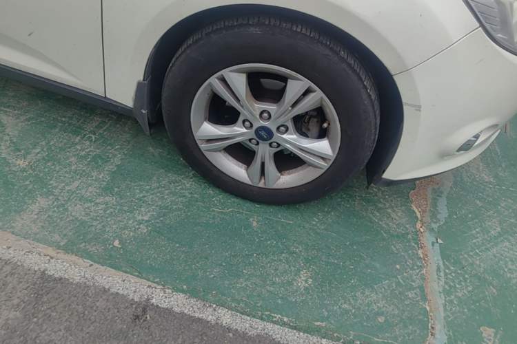 Used Ford Focus 2012 Sedan 1.6L Automatic Fashion Edition Right Front Wheel Hub