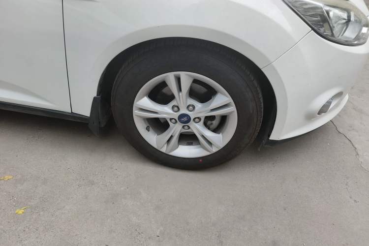 Used Ford Focus 2012 Hatchback 1.6L Automatic Fashion Edition Right Front Wheel Hub