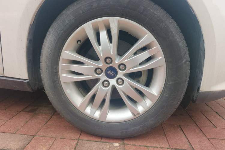 Used Ford Focus 2012 Hatchback 1.6L Automatic Comfort Model Right Front Wheel Hub