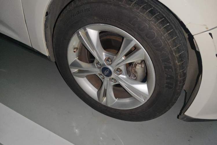 Used Ford Focus 2012 Sedan 1.6L Automatic Fashion Edition Right Front Wheel Hub