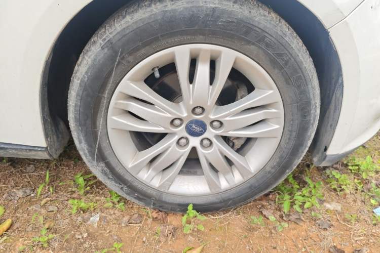 Used Ford Focus 2012 Hatchback 1.6L Automatic Comfort Model Right Front Wheel Hub