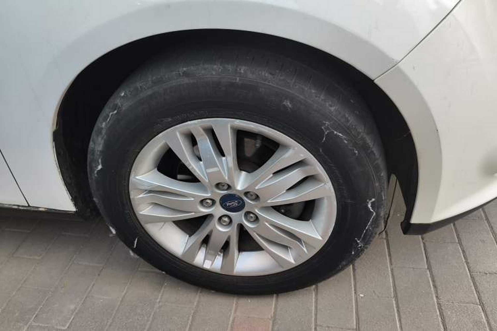 Used Ford Focus 2012 Sedan 1.6L Manual Comfort Model Right Front Wheel Hub