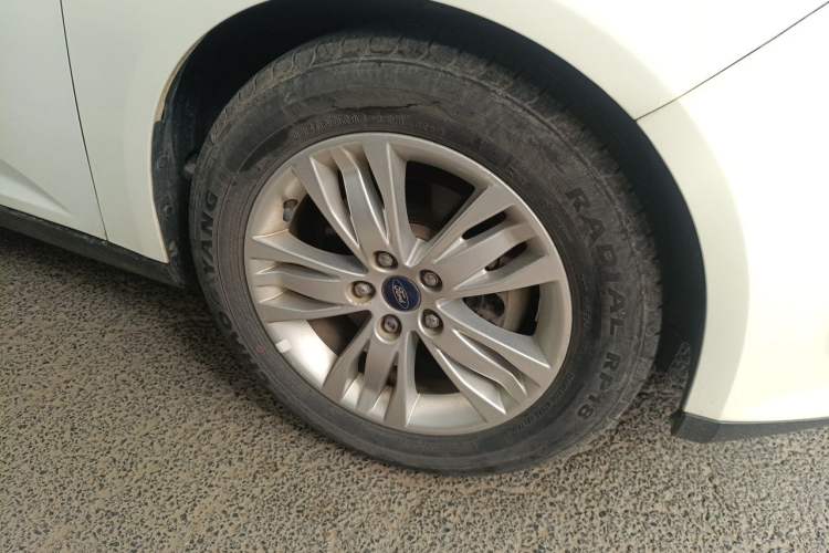 Used Ford Focus 2012 Sedan 1.6L Automatic Comfort Model Right Front Wheel Hub