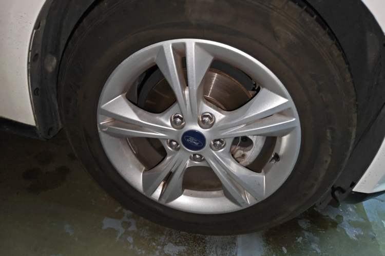 Used Ford Focus 2012 Sedan 1.6L Automatic Fashion Edition Right Front Wheel Hub