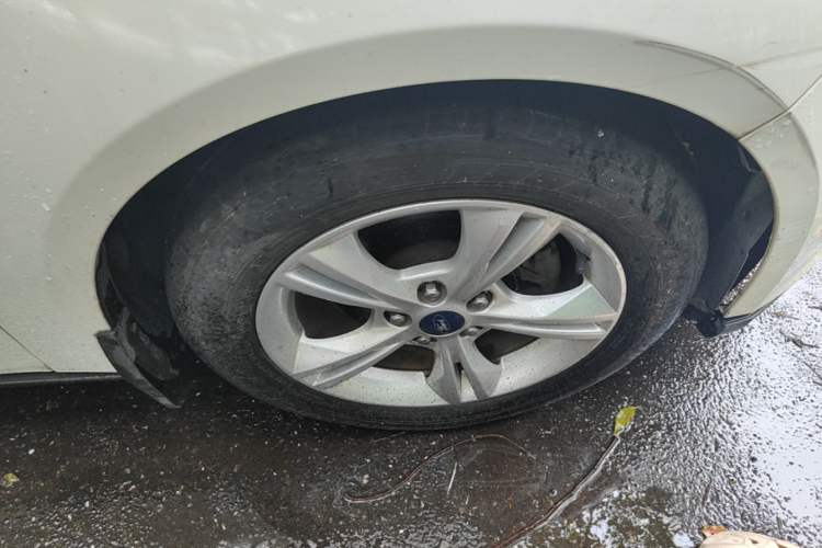 Used Ford Focus 2012 Sedan 1.6L Automatic Fashion Edition Right Front Wheel Hub