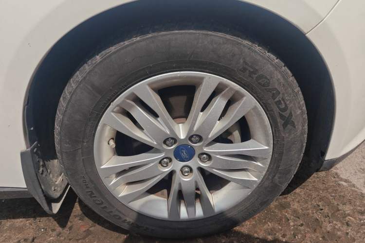 Used Ford Focus 2012 Sedan 1.6L Manual Comfort Model Right Front Wheel Hub