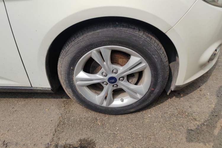Used Ford Focus 2012 Sedan 1.6L Automatic Fashion Edition Right Front Wheel Hub