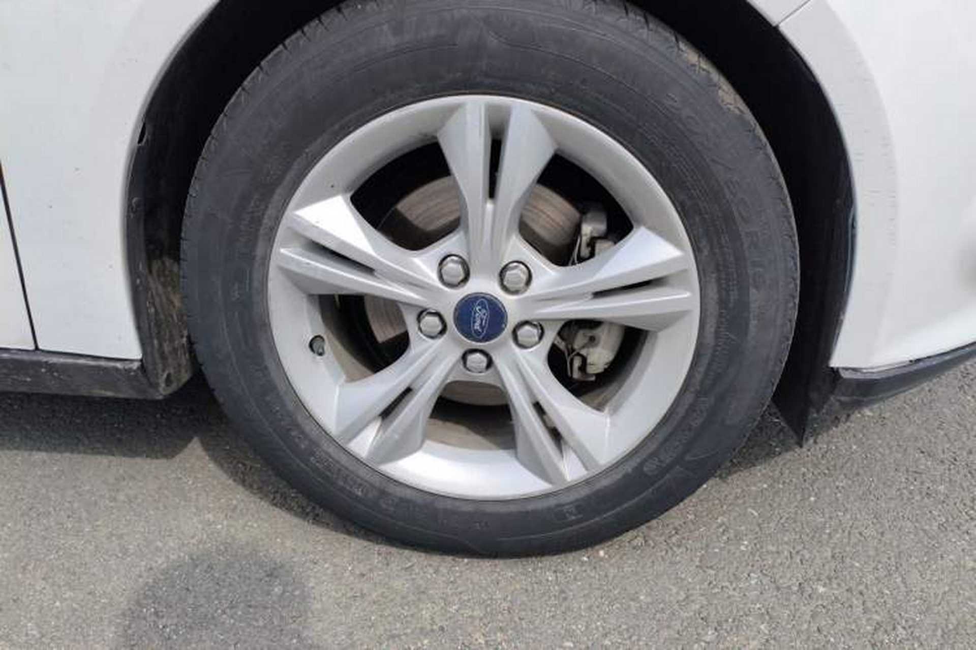 Used Ford Focus 2012 Hatchback 1.6L Automatic Fashion Edition Right Front Wheel Hub