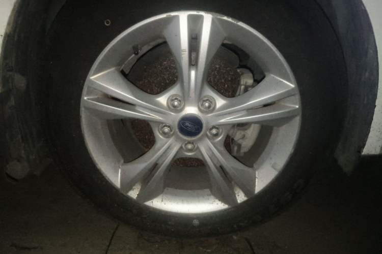 Used Ford Focus 2012 Hatchback 1.6L Automatic Fashion Edition Right Front Wheel Hub