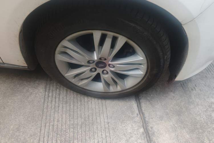 Used Ford Focus 2012 Sedan 1.6L Manual Comfort Model Right Front Wheel Hub