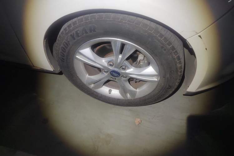 Used Ford Focus 2012 Sedan 1.6L Automatic Fashion Edition Right Front Wheel Hub