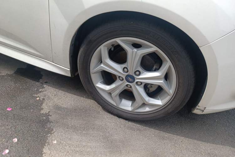 Used Ford Focus 2012 Hatchback 2.0L Automatic Luxury Sport Model Right Front Wheel Hub