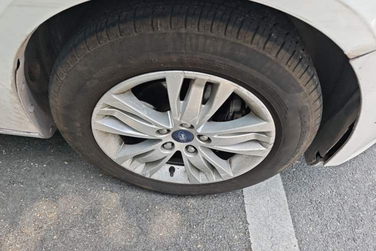 Used Ford Focus 2012 Hatchback 1.6L Automatic Comfort Model Right Front Wheel Hub