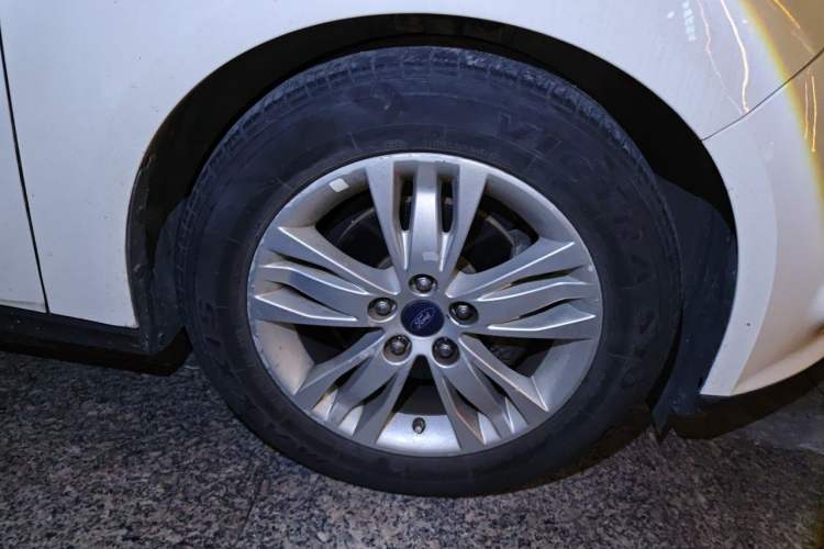 Used Ford Focus 2012 Hatchback 1.6L Automatic Comfort Model Right Front Wheel Hub