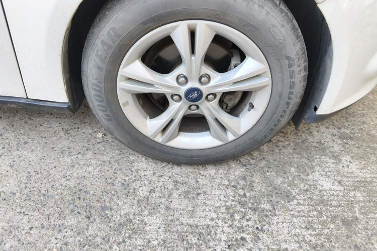 Used Ford Focus 2012 Sedan 1.6L Automatic Fashion Edition Right Front Wheel Hub
