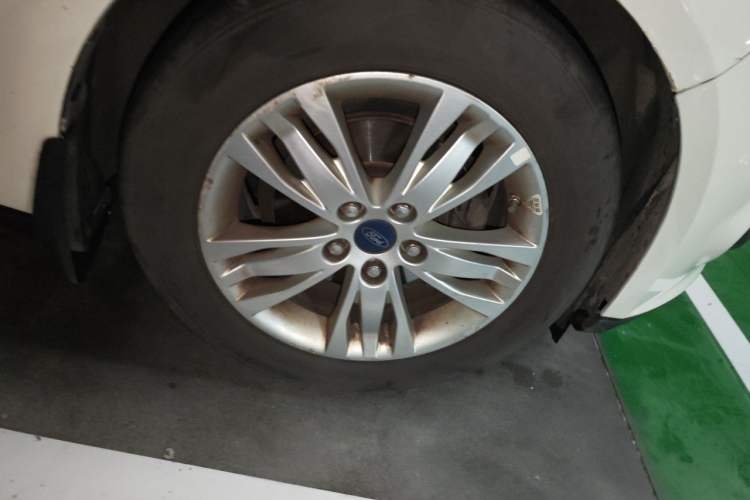 Used Ford Focus 2012 Hatchback 1.6L Manual Comfort Model Right Front Wheel Hub