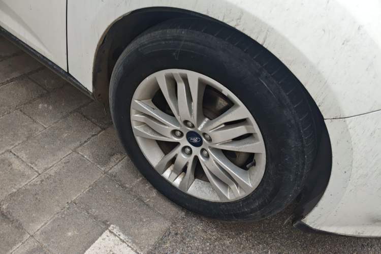 Used Ford Focus 2012 Sedan 1.6L Automatic Comfort Model Right Front Wheel Hub