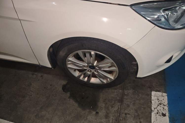 Used Ford Focus 2012 Sedan 1.6L Manual Comfort Model Right Front Wheel Hub