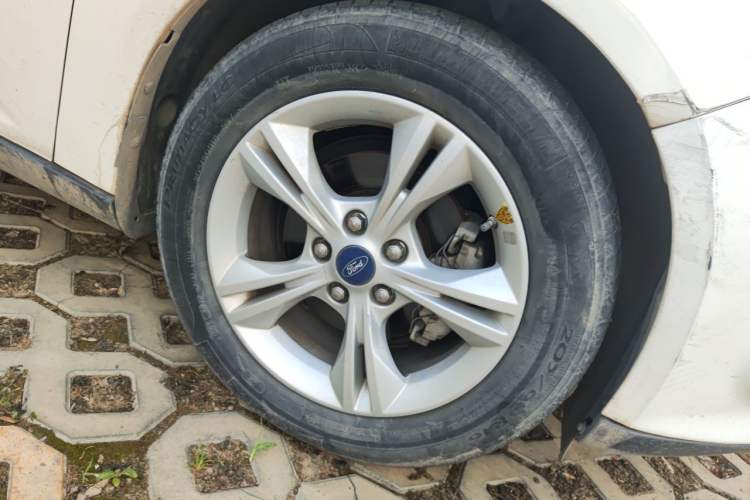 Used Ford Focus 2012 Hatchback 1.6L Automatic Fashion Edition Right Front Wheel Hub