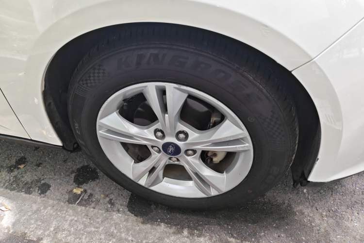 Used Ford Focus 2012 Hatchback 1.6L Automatic Fashion Edition Right Front Wheel Hub