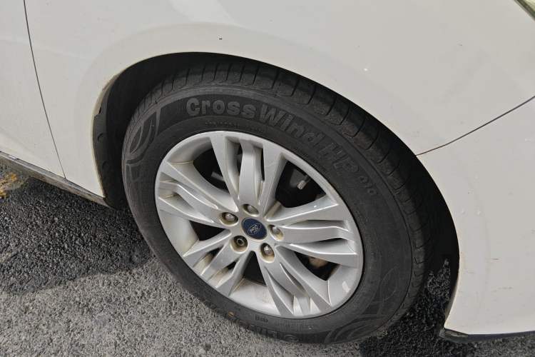 Used Ford Focus 2012 Hatchback 1.6L Automatic Comfort Model Right Front Wheel Hub