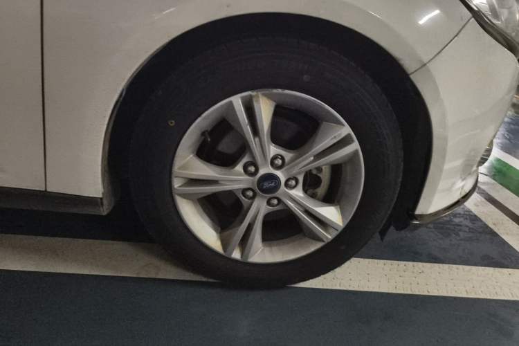 Used Ford Focus 2012 Sedan 1.6L Automatic Fashion Edition Right Front Wheel Hub