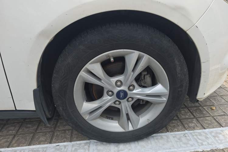 Used Ford Focus 2012 Hatchback 1.6L Automatic Fashion Edition Right Front Wheel Hub