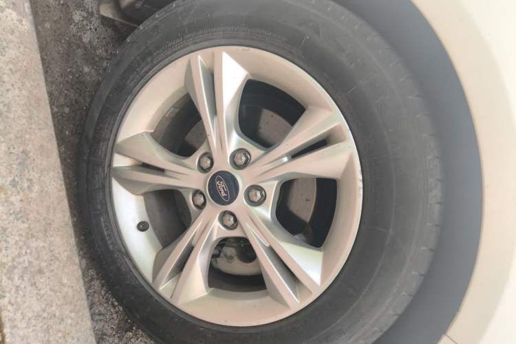 Used Ford Focus 2012 Hatchback 1.6L Automatic Fashion Edition Right Front Wheel Hub