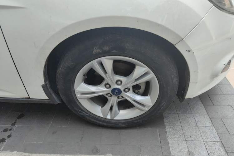 Used Ford Focus 2012 Hatchback 1.6L Automatic Fashion Edition Right Front Wheel Hub