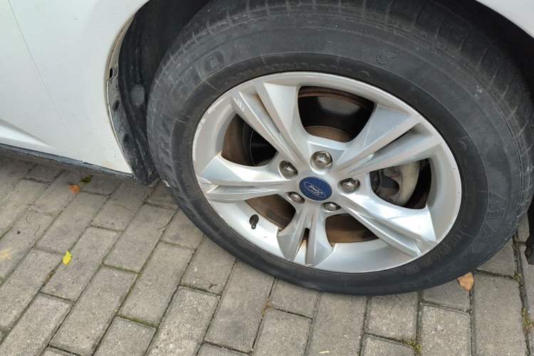 Used Ford Focus 2012 Sedan 1.6L Automatic Fashion Edition Right Front Wheel Hub