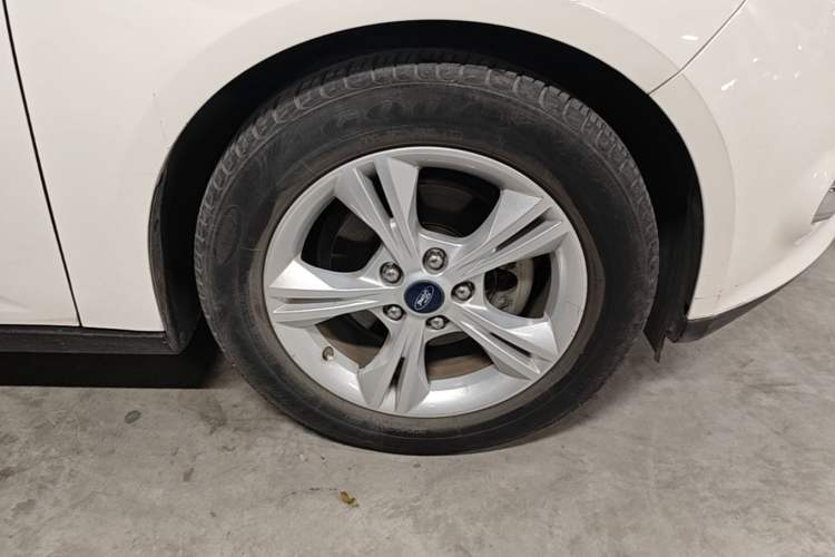 Used Ford Focus 2012 Sedan 1.6L Automatic Fashion Edition Right Front Wheel Hub