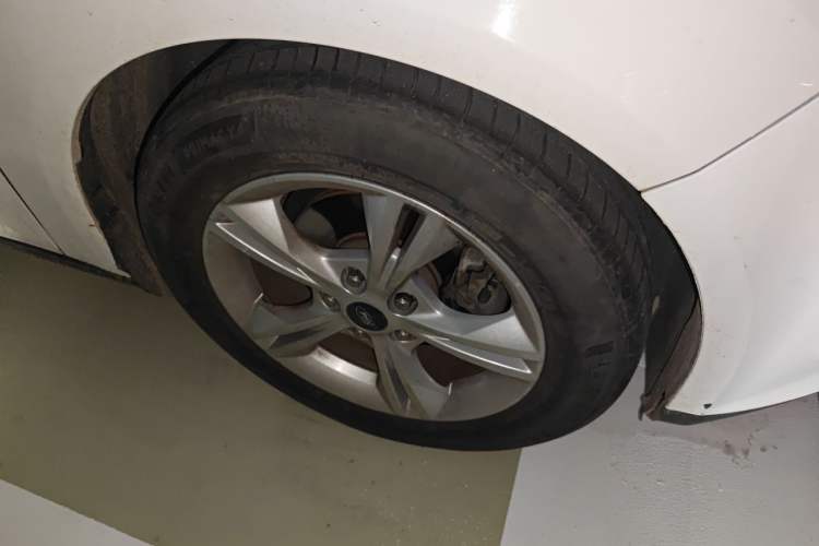Used Ford Focus 2012 Hatchback 1.6L Automatic Fashion Edition Right Front Wheel Hub