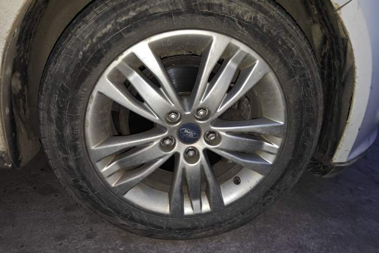 Used Ford Focus 2012 Hatchback 1.6L Automatic Comfort Model Right Front Wheel Hub