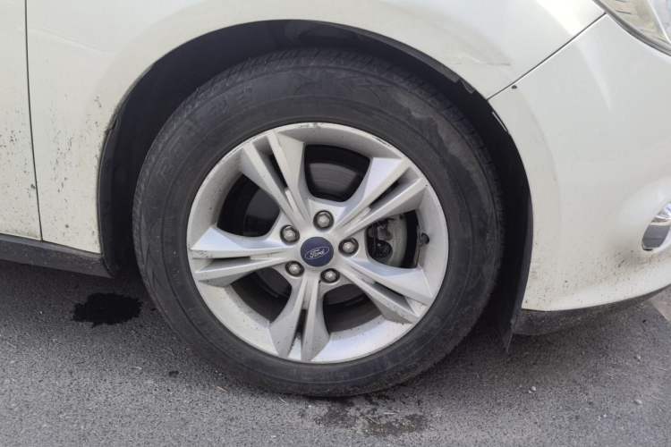 Used Ford Focus 2012 Sedan 1.6L Automatic Fashion Edition Right Front Wheel Hub