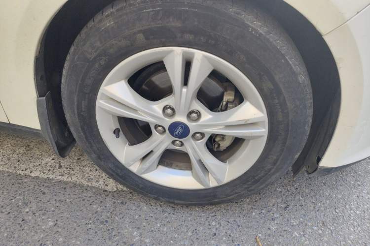 Used Ford Focus 2012 Hatchback 1.6L Automatic Fashion Edition Right Front Wheel Hub