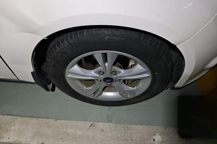 Used Ford Focus 2012 Sedan 1.6L Automatic Fashion Edition Right Front Wheel Hub