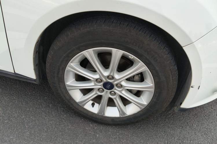 Used Ford Focus 2012 Sedan 1.6L Automatic Prestige Model Right Front Wheel Hub